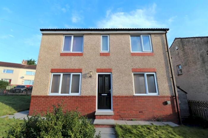 3 Bedroom Detached House To Rent In Southroyd Park, Pudsey, West Yorkshire LS28