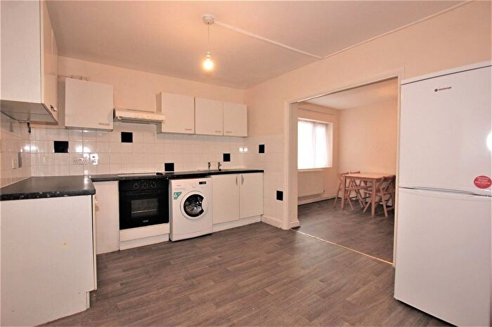 3 Bedroom Flat To Rent In Hermitage Road, London, N4