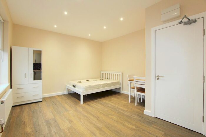 Studio To Rent In Wellington Avenue, Hounslow, TW3