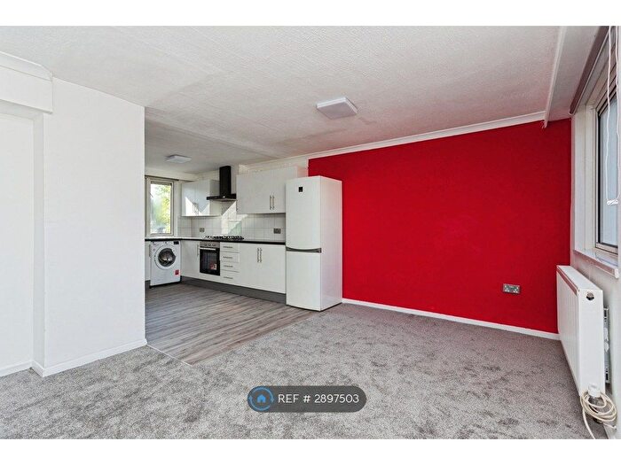 3 Bedroom Flat To Rent In Hazeldene Drive, Pinner, HA5