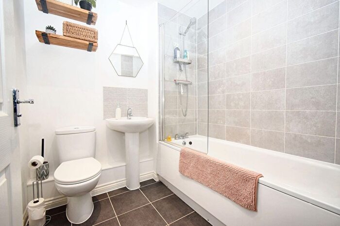 3 Bedroom End Of Terrace House For Sale In Bakers Crescent, Eastleigh, SO50