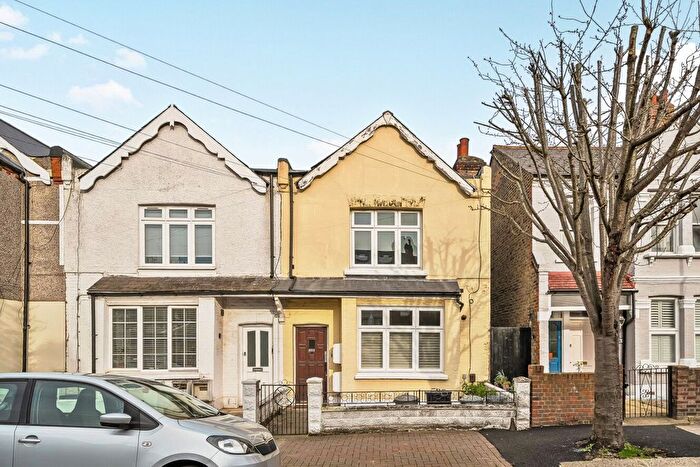 2 Bedroom Flat For Sale In Astonville Street, Southfields, SW18