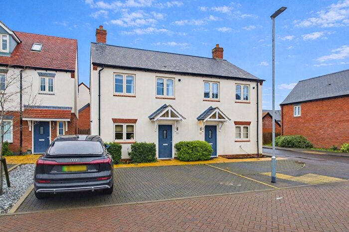 2 Bedroom Semi-Detached House For Sale In Horseshoe Close, Bourne End, HP1