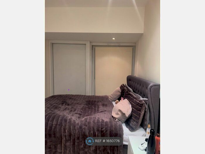 2 Bedroom Flat To Rent In Hepworth Court, London, SW1W