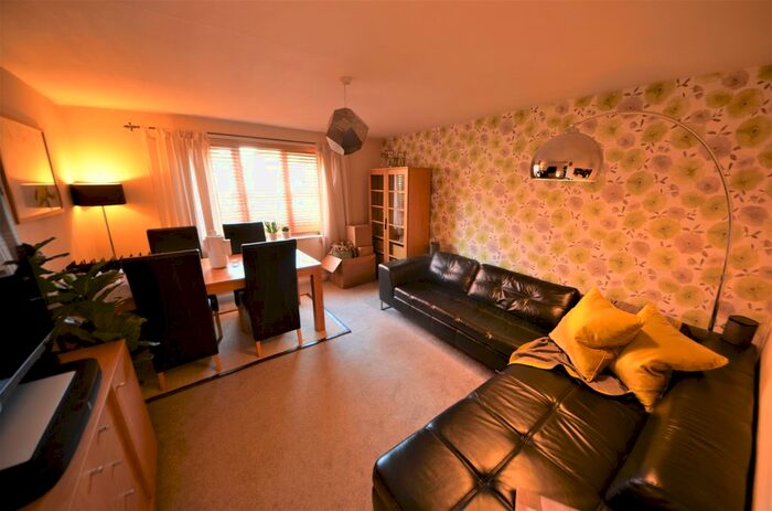 2 Bedroom Flat To Rent In Bunning Way, Islington, London, N7