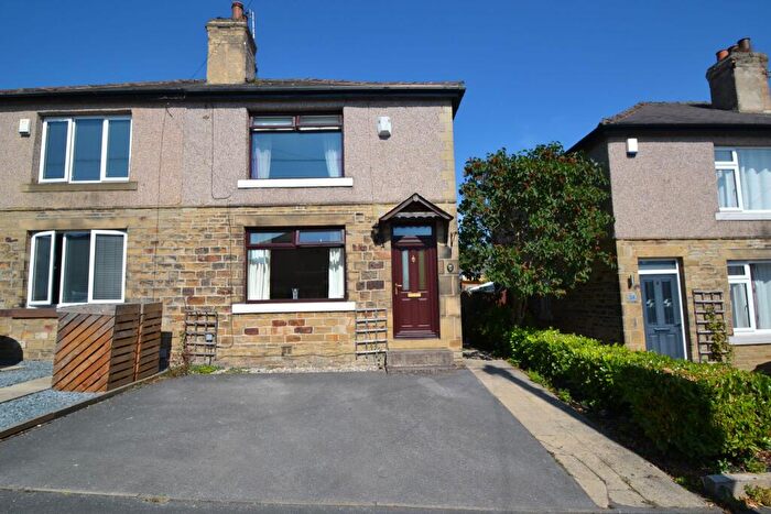 2 Bedroom Semi Detached House For Sale In Woodbine Grove, Idle, BD10