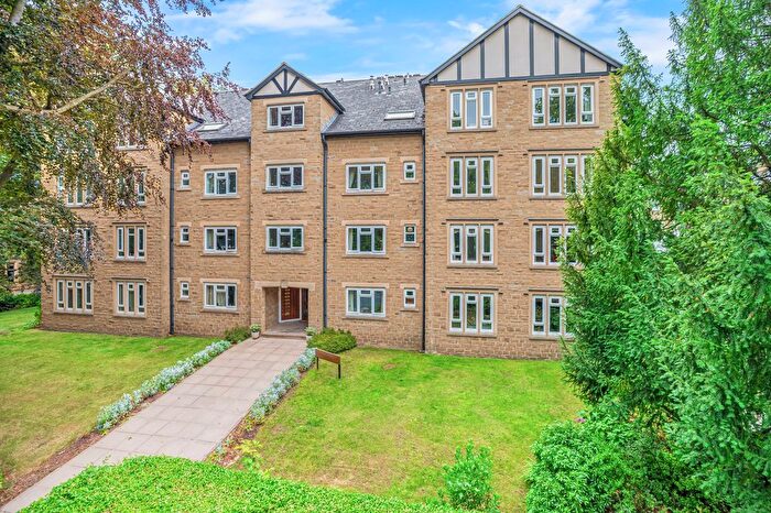 2 Bedroom Flat For Sale In Grove Road, Ilkley, West Yorkshire, Uk, LS29