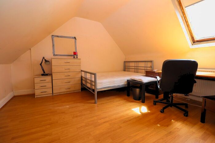 3 Bedroom Flat To Rent In Portswood Road, Southampton, SO17