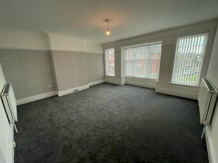 3 Bedroom Maisonette To Rent In Birkenhead Road, Hoylake, Wirral, CH47