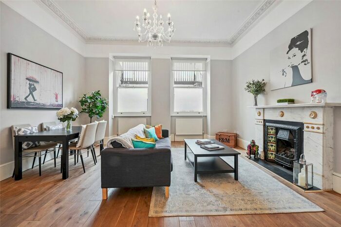 2 Bedroom Flat To Rent In Queens Gate, South Kensington, London, SW7
