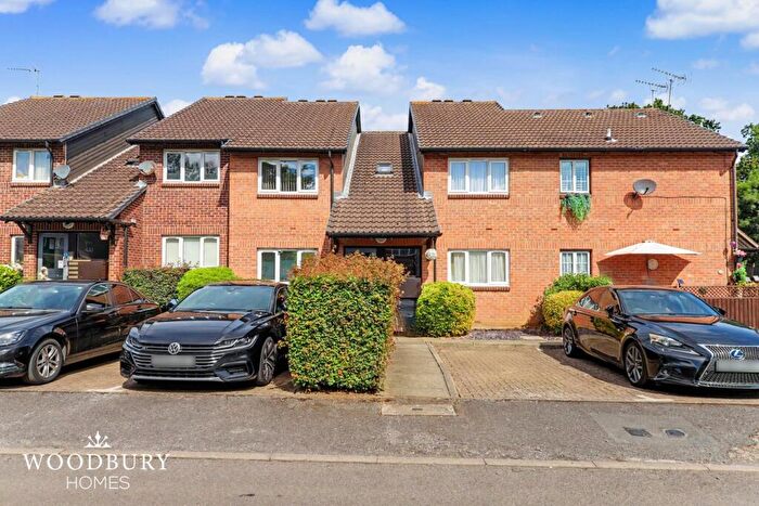 1 Bedroom Flat For Sale In Hereward Green, Loughton, IG10