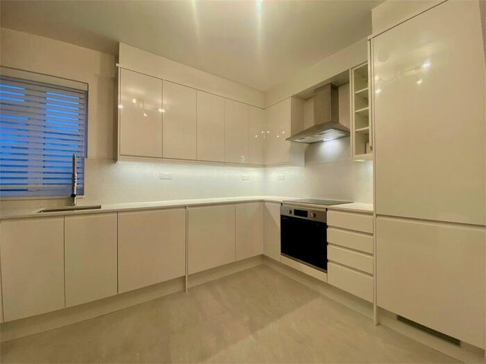 2 Bedroom Flat To Rent In B Cowley Road, Uxbridge, Middlesex, UB8