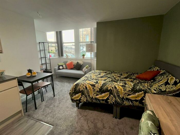 1 Bedroom Private Hall To Rent In Park Square, LA1