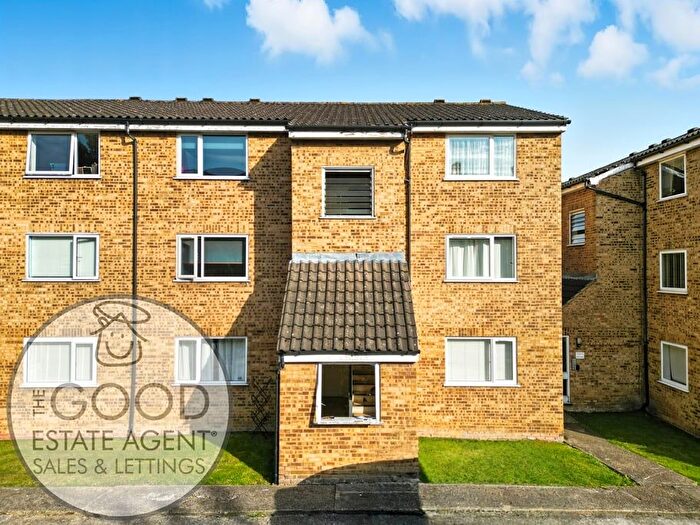 1 Bedroom Flat For Sale In Swanshope, Loughton, IG10