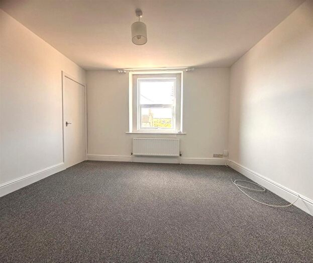 2 Bedroom Flat To Rent In North Road, Midsomer Norton, BA3