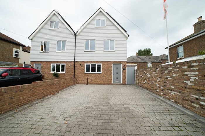 5 Bedroom Semi-detached House For Sale In Golf Road, Deal, CT14
