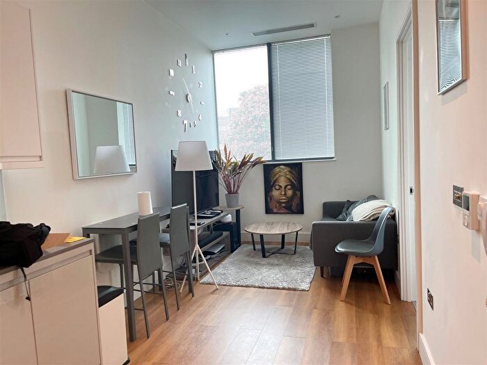 1 Bedroom Flat To Rent In Bath Road, Slough, SL1