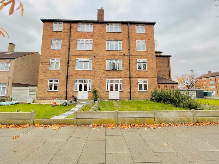 2 Bedroom Flat To Rent In Bastable Avenue, IG11