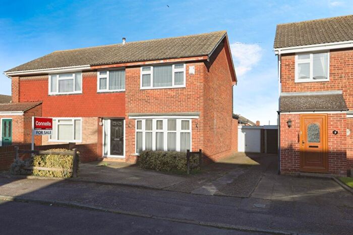 3 Bedroom Semi-Detached House For Sale In Hall Close, Sittingbourne, ME10