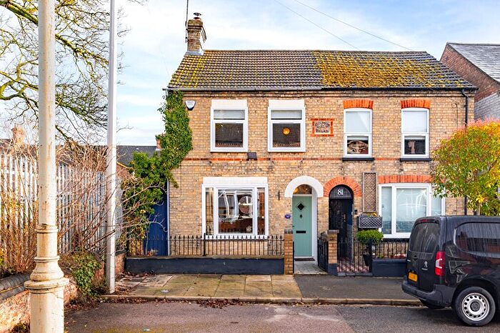 2 Bedroom Semi Detached House For Sale In Garfield Street, Bedford, MK41