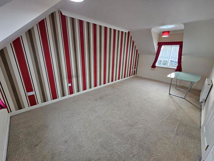 2 Bedroom Apartment To Rent In The Wickets, Luton, LU2