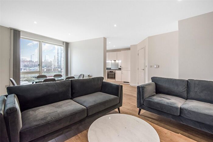 3 Bedroom Flat To Rent In Pavilions Court, Cooks Road, London, E15