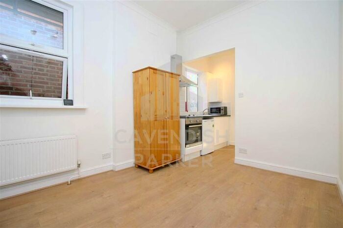 Studio To Rent In Manstone Road, Kilburn, London, NW2