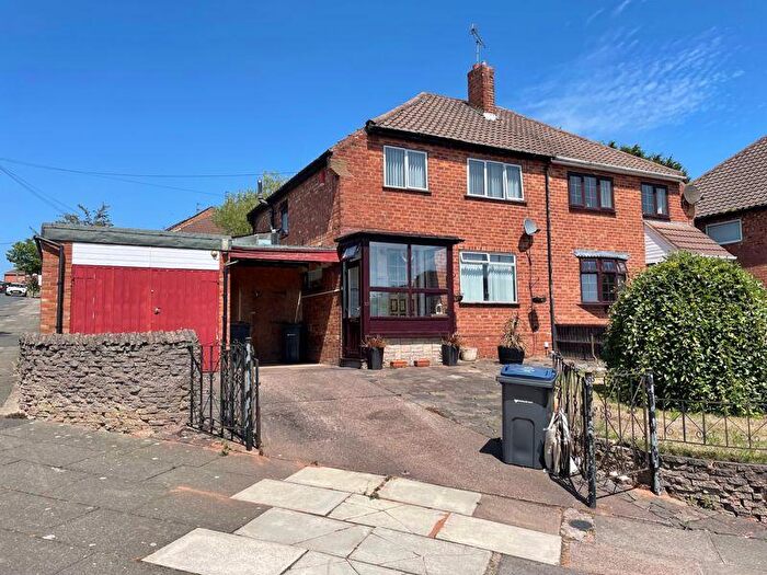 3 Bedroom Semi-Detached House For Sale In Weybourne Road, Great Barr, Birmingham, B44
