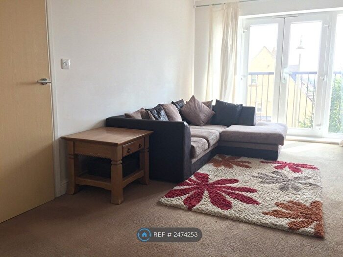 2 Bedroom Flat To Rent In Bluebell Way, Carterton, OX18
