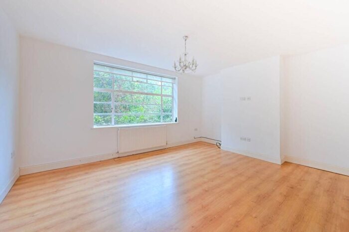 3 Bedroom Flat To Rent In Falloden Way, Hampstead Garden Suburb, NW11