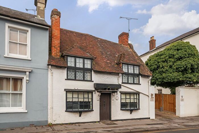 3 Bedroom Cottage To Rent In West Street Farnham, GU9