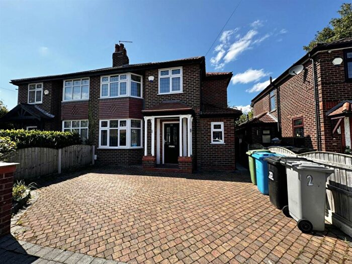 4 Bedroom Semi-Detached House To Rent In Kilvert Drive, Sale, M33