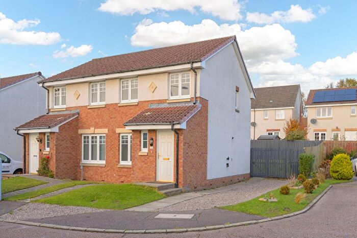 3 Bedroom Semi Detached House For Sale In Linum Grove, Kirkcaldy, KY1