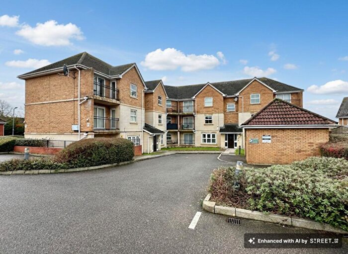 3 Bedroom Apartment For Sale In Fir Court, Laindon, SS15