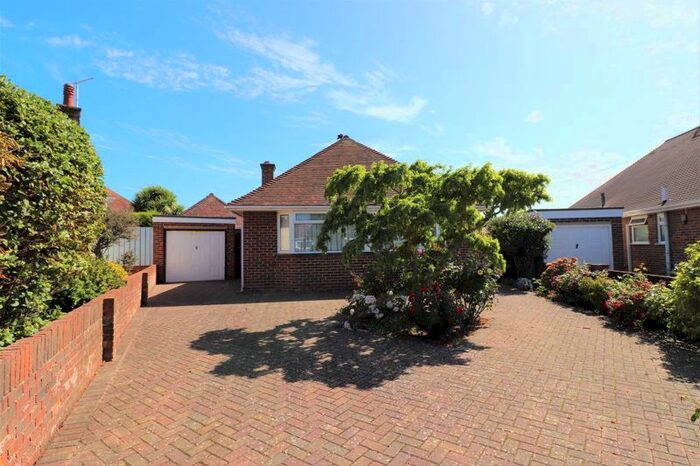 3 Bedroom Bungalow To Rent In Patricia Close, Goring-By-Sea, Worthing, BN12