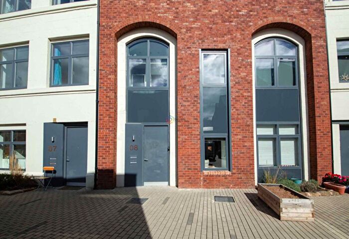 2 Bedroom Duplex For Sale In Horseman Square, Sheffield, S3