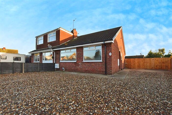 2 Bedroom Semi Detached Bungalow For Sale In Elm Tree Close, Keyingham, Hull, HU12