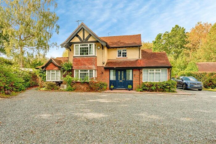 4 Bedroom Detached House For Sale In Effingham Road, Copthorne, Crawley, RH10