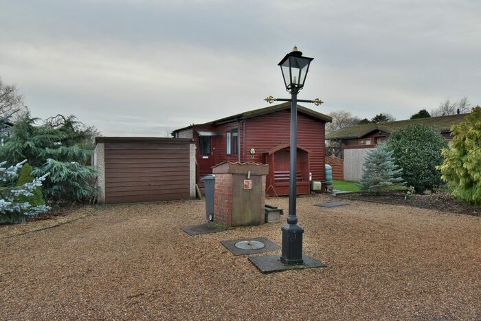 2 Bedroom Mobile/park Home For Sale In Walcot Bank, Tattershall Bridge, Lincoln, LN4