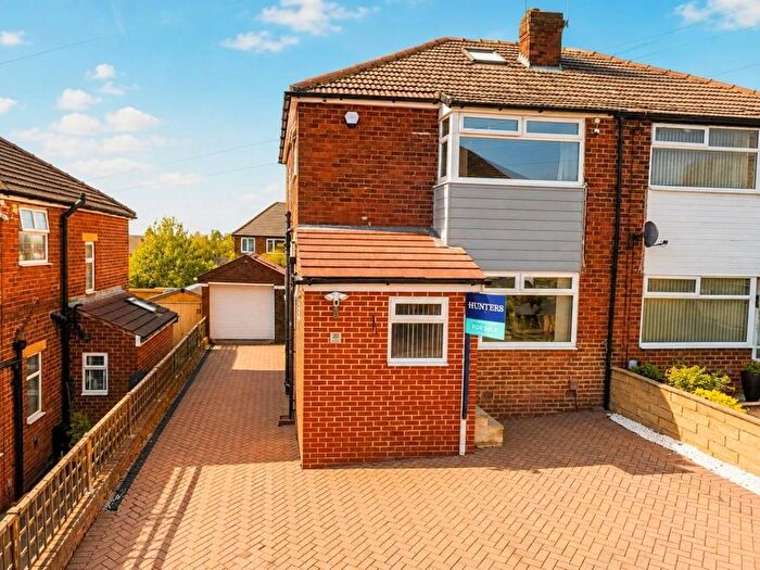 3 Bedroom Semi Detached House For Sale In Hillfoot Avenue, Pudsey, LS28