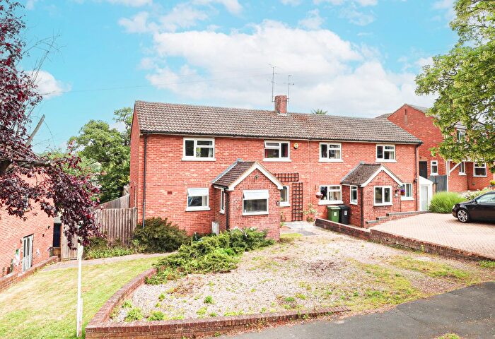 3 Bedroom Semi-Detached House For Sale In Corner Wood, Markyate, St. Albans, AL3