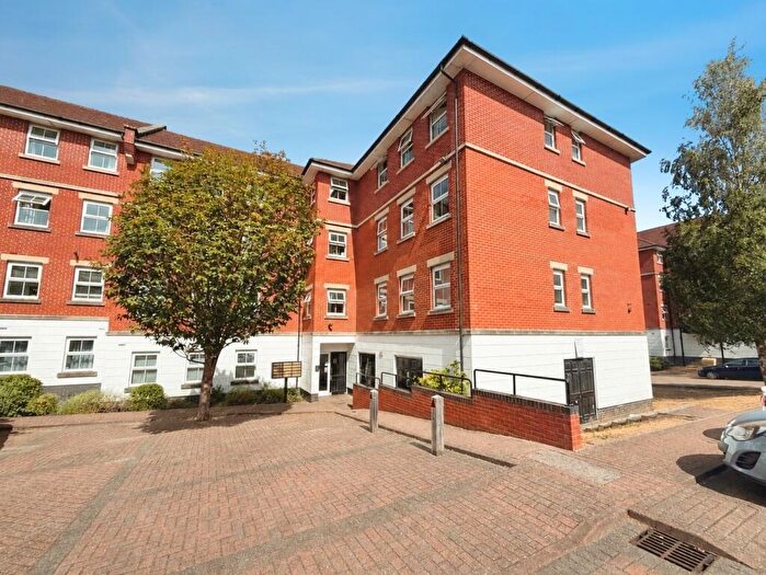 2 Bedroom Flat For Sale In Bell Chase, Aldershot, Hampshire, GU11