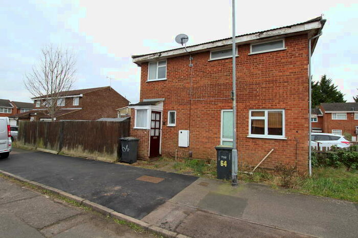 1 Bedroom Semi-Detached House To Rent In Dunsmore Road - 1 Bedroom House - Garage And Garden, LU1