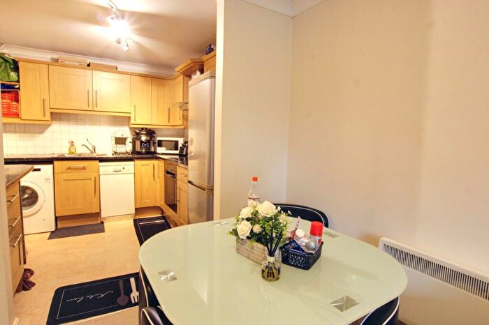 1 Bedroom Apartment For Sale In Great Heathmead, Anscome House Great Heathmead, RH16
