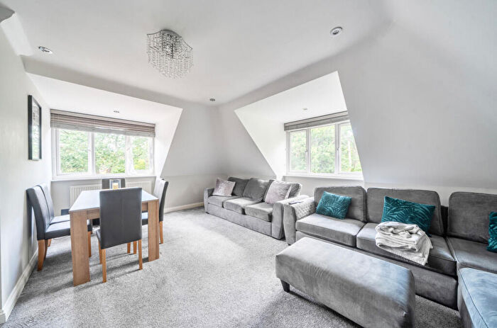 2 Bedroom Flat For Sale In Bassett Green Road, Bassett, Southampton, Hampshire, SO16