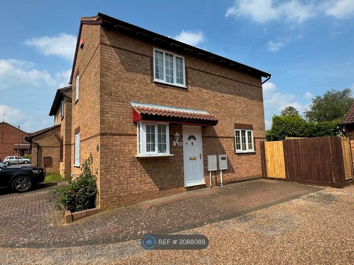 3 Bedroom Detached House To Rent In Hexham Gardens, Bletchley, Milton Keynes, MK3