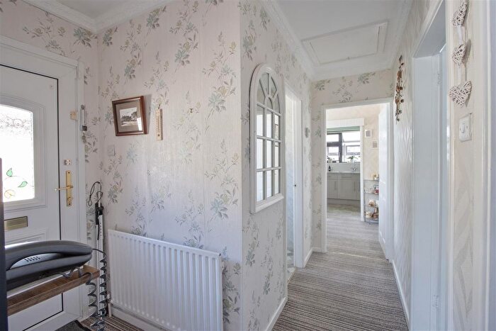 2 Bedroom Detached Bungalow For Sale In Lindale Road, Dunston, Chesterfield, S41