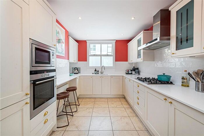 2 Bedroom Cottage To Rent In Cross Street, London, SW13