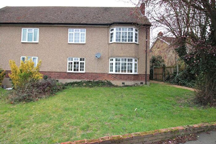 2 Bedroom Ground Maisonette For Sale In Front Lane, Cranham, Essex, RM14