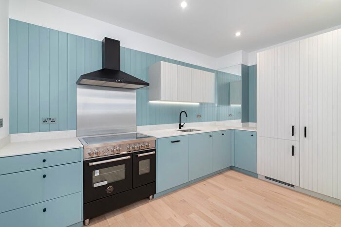 2 Bedroom Flat To Rent In Bradshaw Yard, Brentford, TW8